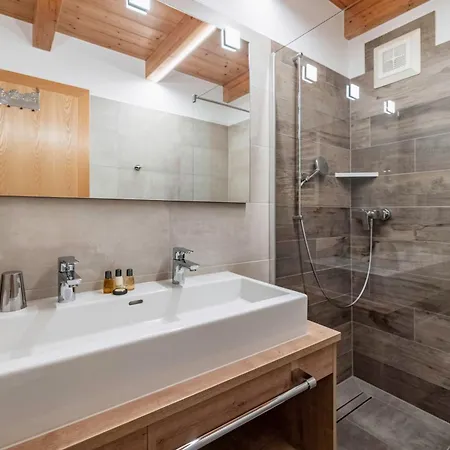 Nawu Apartments & Restaurant 4*