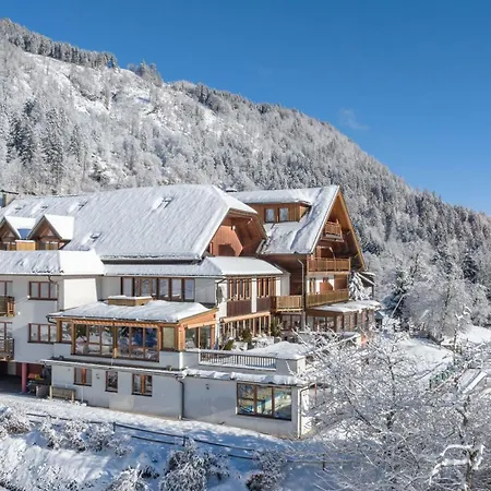 Nawu & Restaurant 4* Hermagor-Pressegger See