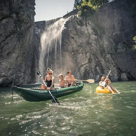 Nawu Apartments & Restaurant 4*