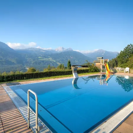 Nawu Apartments & Restaurant