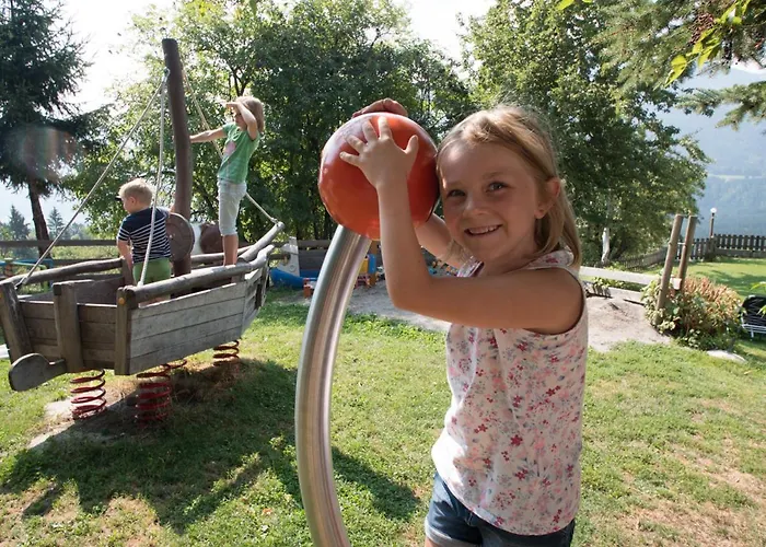 Nawu & Restaurant 4* Hermagor-Pressegger See