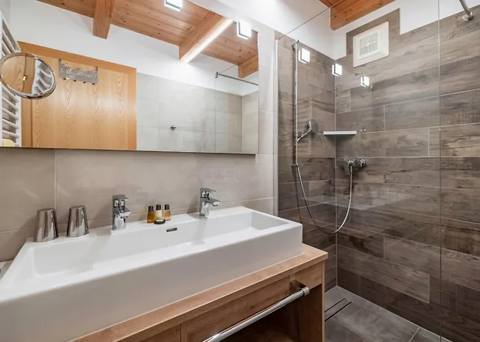 Nawu & Restaurant 4*